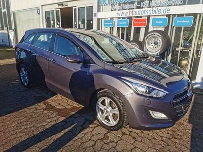 Grau Gebraucht 2016 Hyundai i30 Premium Kombi | 9.999 € (Fairer Preis)