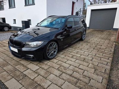 Schwarz Gebraucht 2012 BMW 330 M Sport Kombi | 12.500 € (Fairer Preis)
