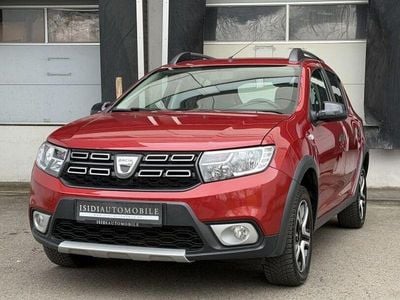 Gebraucht Dacia Sandero Celebration 90 PS (66 kW) 2019 Rot Limousine