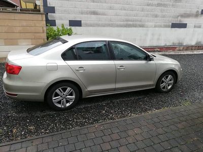 Grau Gebraucht 2012 VW Jetta Limousine | 8.000 € (Etwas zu teuer)