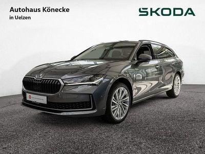 Neu Skoda Superb Selection 193 PS (141 kW) 2025 Grau Kombi