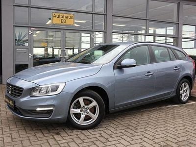 Blau Gebraucht 2017 Volvo V60 Business Edition Kombi | 13.990 € (Fairer Preis)