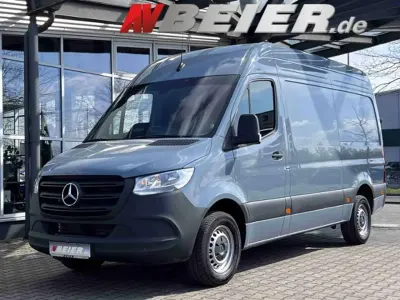 Używany Mercedes Sprinter 170 KM (125 kW) 2025 Szary Van