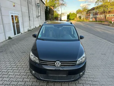 Second-hand VW Touran Match 140 CP (102 kW) 2012 Negru Monovolum