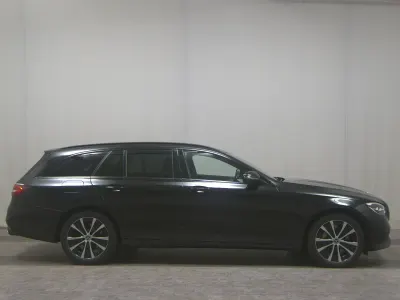 Gebraucht Mercedes E300 Avantgarde 320 PS (235 kW) 2022 Schwarz Kombi