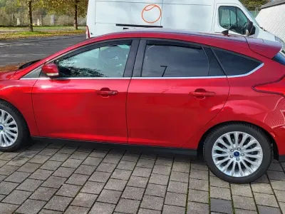 Gebraucht Ford Focus Titanium 150 PS (110 kW) 2013 Rot Limousine