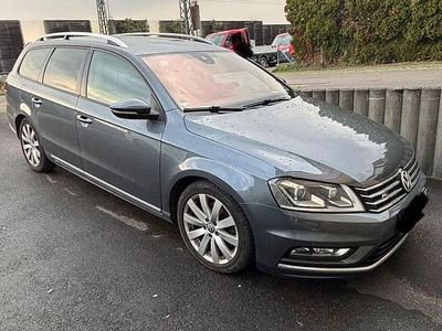 Second-hand VW Passat R-line 140 CP (102 kW) 2013 Gri Berlinǎ