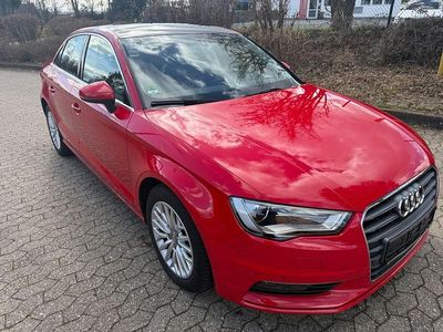 Gebraucht Audi A3 Ambiente 179 PS (131 kW) 2015 Rot Limousine