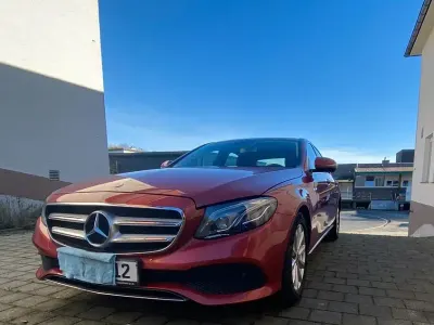 Gebraucht Mercedes E220 194 PS (142 kW) 2018 Rot Limousine