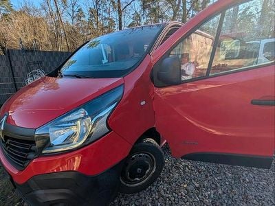 Gebraucht Renault Trafic 115 PS (84 kW) 2015 Rot Van / Kleinbus