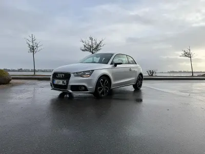 Używany Audi A1 86 KM (63 kW) 2011 Srebrny Hatchback