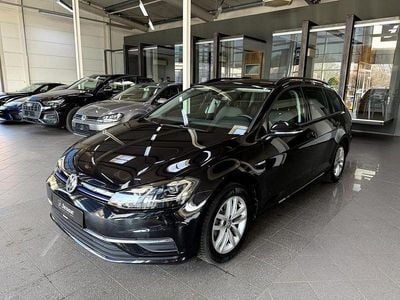 Gebraucht VW Golf VII Comfortline 131 PS (96 kW) 2019 Deep black perleffekt Kombi