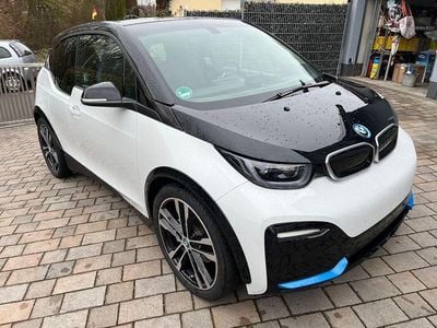 Gebraucht BMW i3 Performance 135 kW (184 PS) 2022 Capparis weiss akzent i blau Kleinwagen