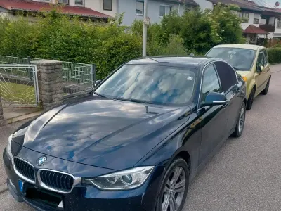 Gebraucht BMW 320 Sport Line 200 PS (147 kW) 2013 Blau Limousine
