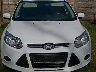 Gebraucht Ford Focus Trend 115 PS (84 kW) 2012 Weiß Limousine
