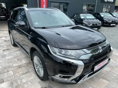 Gebraucht Mitsubishi Outlander P-HEV Top 224 PS (164 kW) 2021 Schwarz SUV