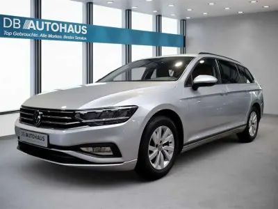 Gebraucht VW Passat 122 PS (89 kW) 2023 Silber Kombi