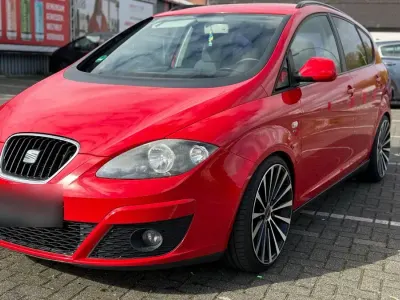 Gebraucht Seat Altea Style 160 PS (117 kW) 2011 Rot Van / Kleinbus