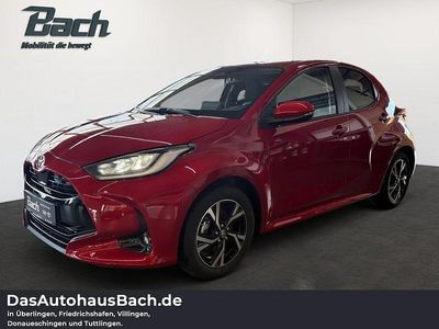 Neu Toyota Yaris Hybrid Comfort 116 PS (85 kW) 2025 Rot Limousine