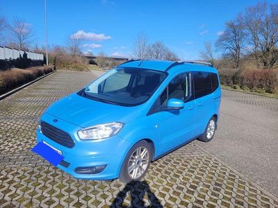 Blau Gebraucht 2017 Ford Tourneo Courier Titanium Van / Kleinbus | 10.499 € (Guter Preis)