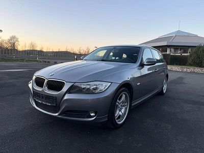 Gebraucht BMW 318 143 PS (105 kW) 2009 Grau Kombi