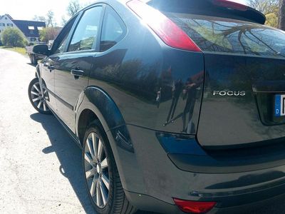 Usata Ford Focus 102 CV (75 kW) 2006 Argento Utilitaria