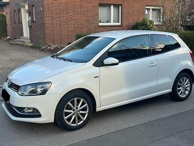 Gebraucht VW Polo LOUNGE 90 PS (66 kW) 2015 Weiß Kleinwagen