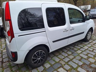 Usado Renault Kangoo Authentique 106 HP (77 kW) 2013 Branco Monovolume