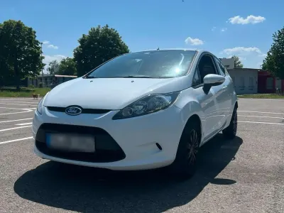 Gebraucht Ford Fiesta 60 PS (44 kW) 2010 Weiß Kleinwagen