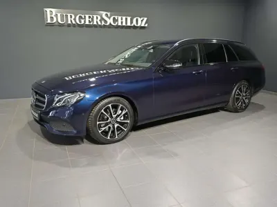 Gebraucht Mercedes E220 Night 194 PS (142 kW) 2019 Cavansitblau metallic Limousine