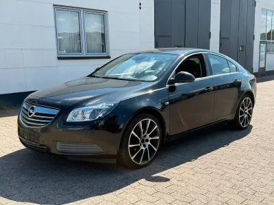 Gebraucht Opel Insignia 131 PS (96 kW) 2010 Schwarz Limousine