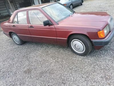 Second-hand Mercedes 190 109 CP (80 kW) 1991 Roșu Berlinǎ