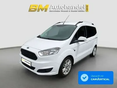 Gebraucht Ford Tourneo Courier Titanium 101 PS (74 kW) 2018 Frozen white Van / Kleinbus