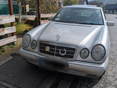 Usata Mercedes E280 193 CV (141 kW) 1997 Argento Berlina