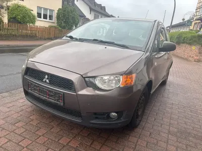 Gebraucht Mitsubishi Colt 75 PS (55 kW) 2012 Braun Kleinwagen