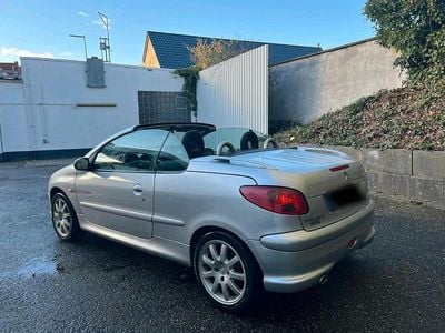 Gebraucht Peugeot 206 CC 110 PS (80 kW) 2005 Silber Cabrio