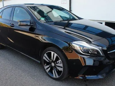Używany Mercedes A180 Edition 122 KM (89 kW) 2018 Czarny Sedan/Limuzyna