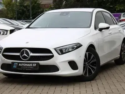 Gebraucht Mercedes A180 116 PS (85 kW) 2022 Weiß Limousine