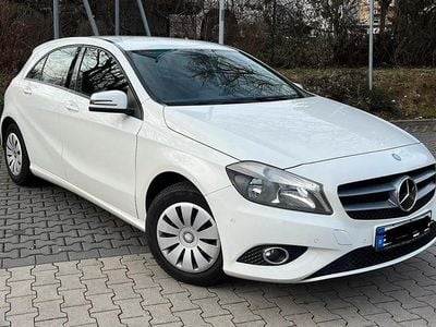Gebraucht Mercedes A180 109 PS (80 kW) 2012 Weiß Kleinwagen