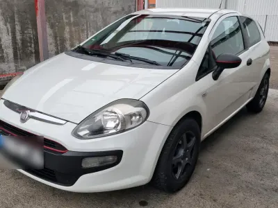 Usata Fiat Grande Punto 77 CV (56 kW) 2010 Bianco Utilitaria