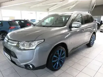 Gebraucht Mitsubishi Outlander Diamant Edition 150 PS (110 kW) 2015 Grau SUV