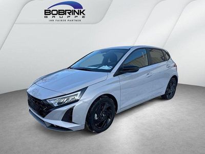 Neu Hyundai i20 Blackline 90 PS (66 kW) 2025 Grau Limousine