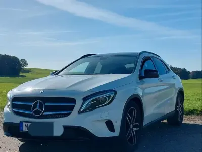 Gebraucht Mercedes GLA200 Urban 156 PS (114 kW) 2014 Weiß SUV