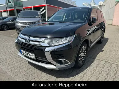 Gebraucht Mitsubishi Outlander Diamant Edition 150 PS (110 kW) 2016 Schwarz SUV