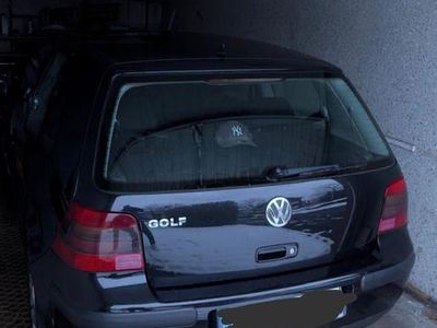 Schwarz Gebraucht 2002 VW Golf Limousine | 1.650 € (Fairer Preis)