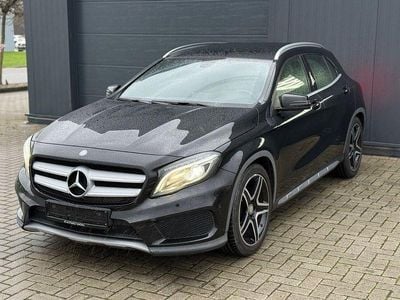 Schwarz Gebraucht 2015 Mercedes GLA200 AMG line SUV | 16.490 € (Fairer Preis)