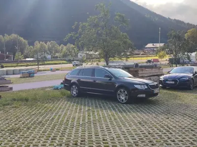Gebraucht Skoda Superb Ambition 140 PS (102 kW) 2011 Schwarz Kombi