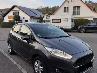 Usata Ford Fiesta Celebration 80 CV (58 kW) 2017 Grigio Utilitaria