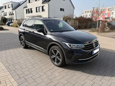 Gebraucht VW Tiguan Active 131 PS (96 kW) 2022 Schwarz SUV