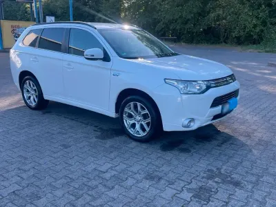 Gebraucht Mitsubishi Outlander P-HEV 201 PS (147 kW) 2014 SUV